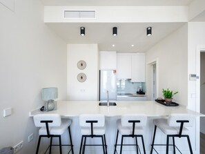 Frigorífic, microones, forn i rentaplats 