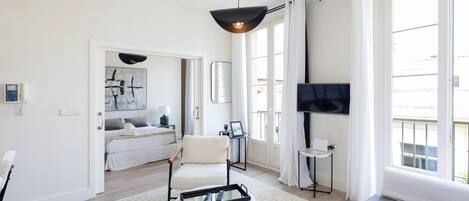 2 عدّة غرف نوم ومكواة/لوح كي وخدمة الإنترنت وملاءات أسرّة