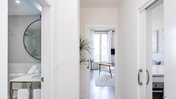 Een douche, een haardroger, handdoeken