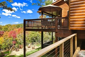 Property grounds - Mountain Cabin with Hot Tub & Fire Pit (Mineral Bluff)
