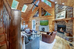 Smart TV, chimenea, videojuegos y estéreo 