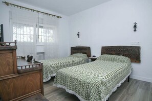 5 habitaciones, escritorio, cuna de viaje y wifi gratis 