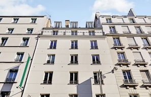 Exterior - A Nice 1-BR/ 1BA in Saint-Lazare (Paris)