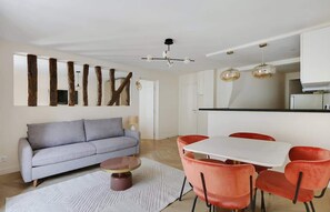 TV, offices - A Nice 1-BR/ 1BA in Saint-Lazare (Paris)