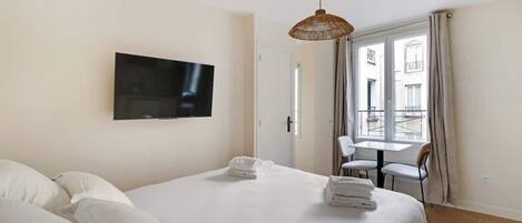 Bügeleisen/Bügelbrett, Reisekinderbett, WLAN, Bettwäsche