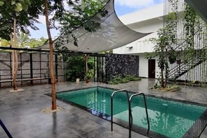 Pool - White Solitaire by Jade (Chikkaballapur)