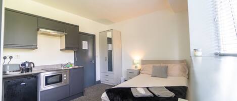 Studio | Cuisine privée | Réfrigérateur, micro-ondes, four, plaque de cuisson