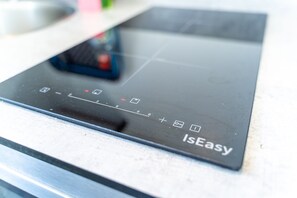 Studio | Private kitchen | Fridge, microwave, oven, stovetop - Spacious 1-bed Studio in Birmingham (Birmingham)