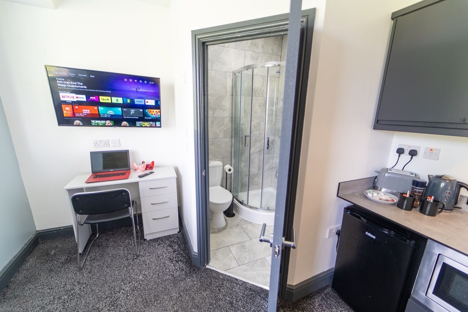 Shower, towels