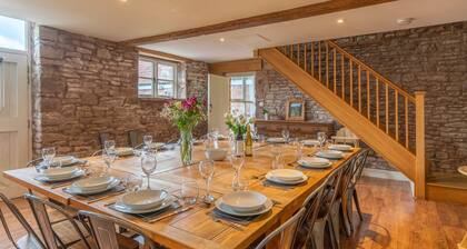 Lodge Barn, Forest of Dean - sleeps 18 guests  in 9 bedrooms