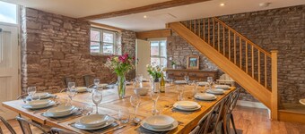 Lodge Barn, Forest of Dean - sleeps 18 guests in 9 bedrooms