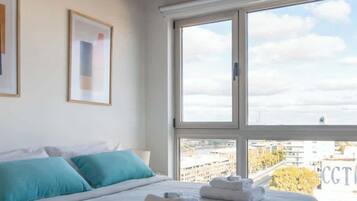 2 habitaciones, escritorio, tabla de planchar con plancha y wifi