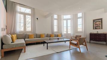 Televisión, oficina