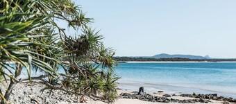 Noosa Pde Apartment - ALOHA - great location and style, walk to beach