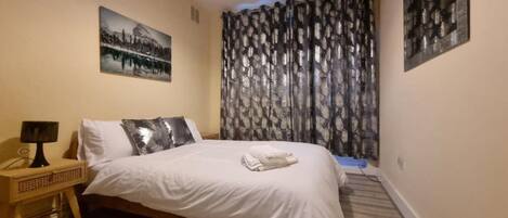 1 室のベッドルーム、WiFi、ベッドシーツ