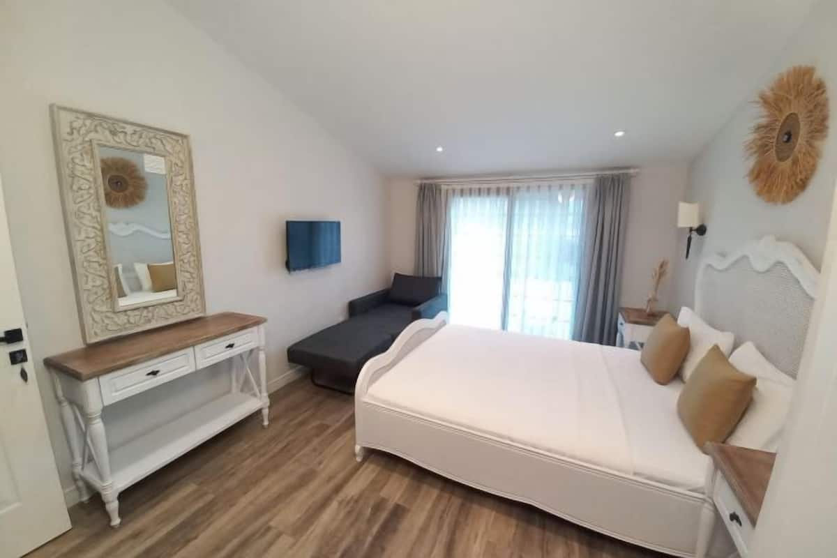 Premium bedding, free WiFi, bed sheets