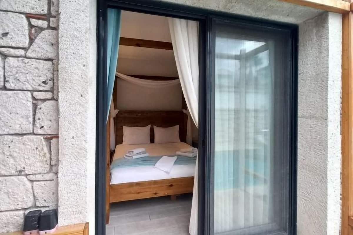 Premium bedding, free WiFi, bed sheets