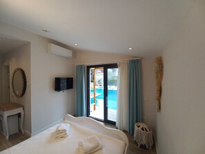 Comfort Double Room | Premium bedding, free WiFi, bed sheets - Chloe Alacati (Cesme)