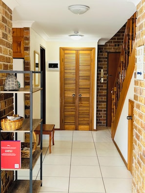 Interior - Secured Parking * BBQ  * Center of town* No Linen (South West Rocks)