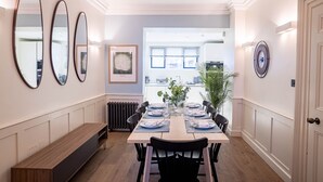 Luxury Apartment, 3 Bedrooms | Private kitchen - Huge 4BR Home near Liverpool St Station (London)