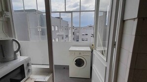 Unclassified image, 3 of 106, button - Liberdade direito - Hostel (Braga)