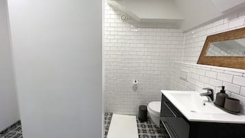 Pengering rambut dan handuk