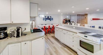 Private Heated Pool and Close to the Beach! Pool Open Through Mid October!