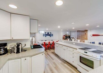 Private Heated Pool and Close to the Beach! Pool Open Through Mid October!