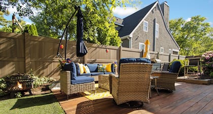 Private Pool and Hot Tub! Walk to everything in-town Rehoboth!