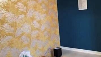 1 slaapkamer, een bureau, reisbedje, gratis wifi