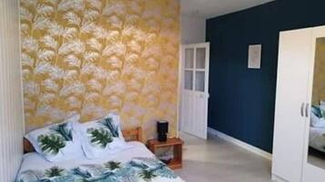 1 slaapkamer, een bureau, reisbedje, gratis wifi