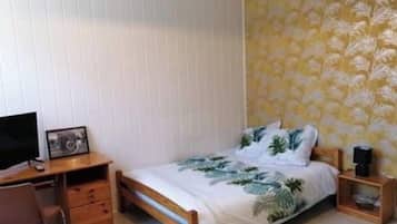 1 slaapkamer, een bureau, reisbedje, gratis wifi