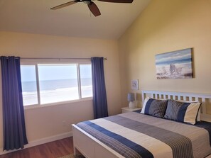 2 soverom, strykejern/-brett, internettilgang og sengetøy