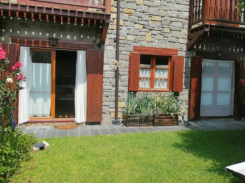 Ground floor with garden and barbecue - Puig Falcó 2