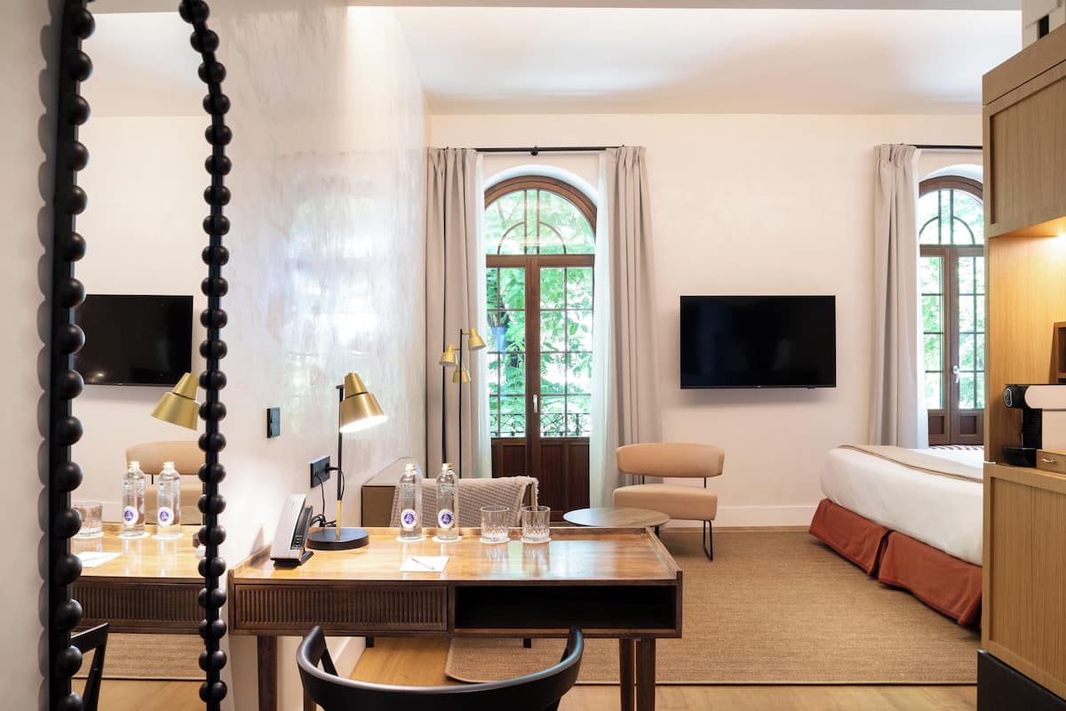 Grand Deluxe | Wohnbereich | 55-Zoll-Smart-TV mit Digitalempfang, Fernseher