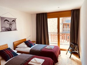 4 bedrooms, desk, WiFi, bed sheets - Luxurious Alpine chic apartment  (Saas Fee)