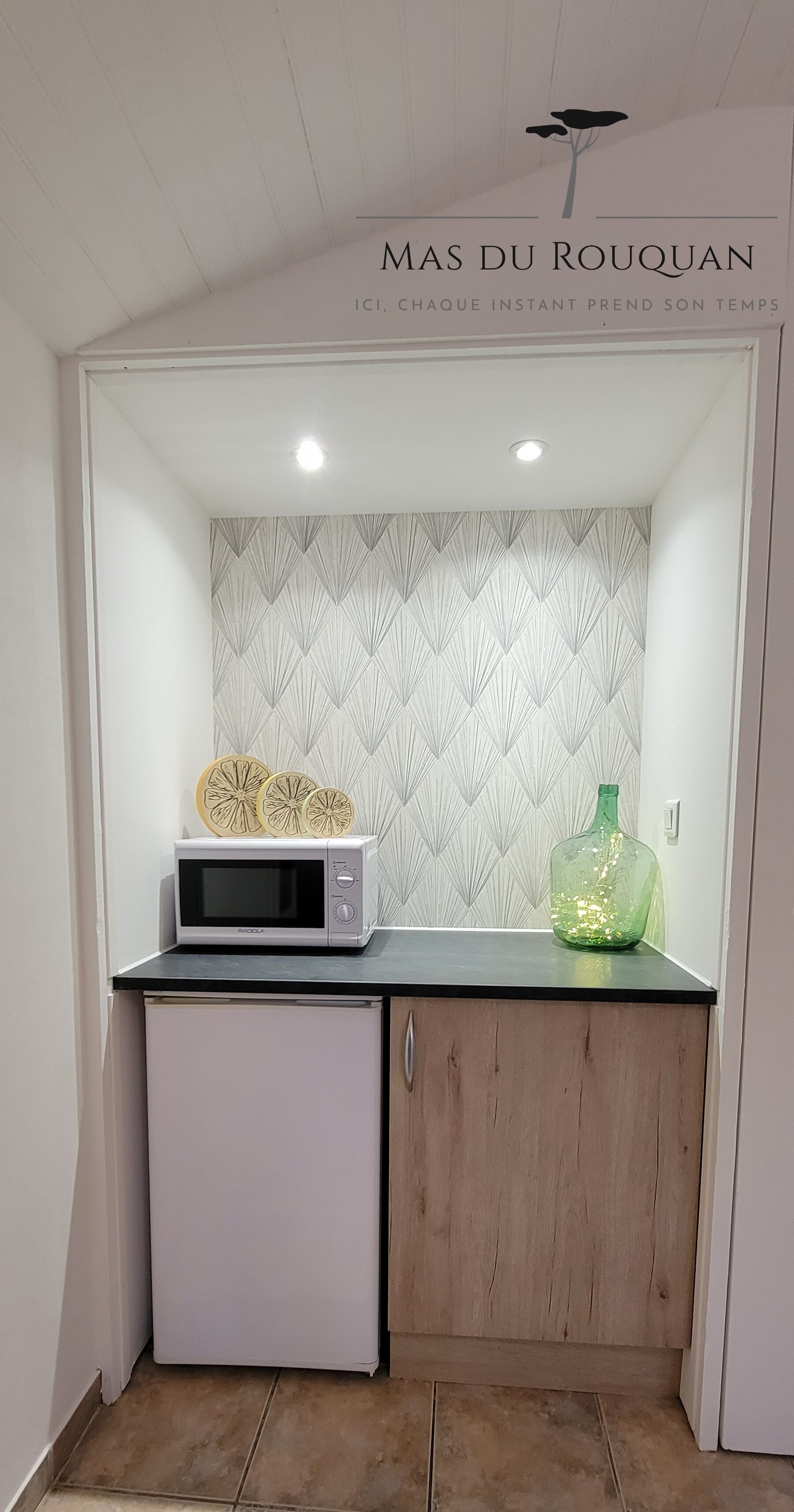 Tủ lạnh, lò vi sóng, dụng cụ pha espresso, dụng cụ pha cà phê/trà 