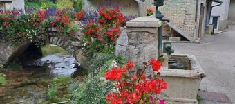 Gite du Pressoir by the stream in Cerdon