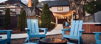 The Jade | Stunning, On Walking Path w Hot tub & Pool