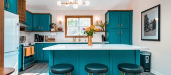 The Jade | Stunning, On Walking Path w Hot tub & Pool