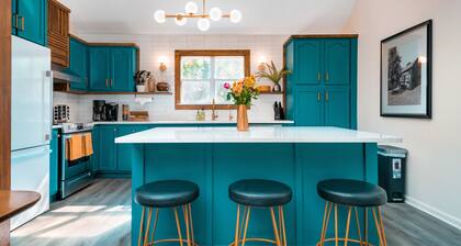 The Jade | Stunning, On Walking Path w Hot tub & Pool