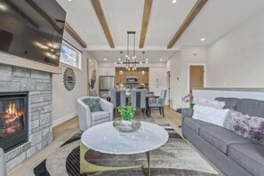 TV, fireplace, stereo