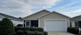 Pet-Friendly Retreat near Brownwood Paddock Square in The Villages.