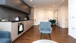 Basic Apartment, 1 King Bed | Living room - Modern 1 Bedroom Apartment With Balcony in Surrey Quays (London)