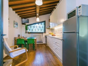 Frigorifero, microonde, forno, lavastoviglie