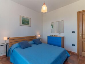 2 bedrooms, iron/ironing board