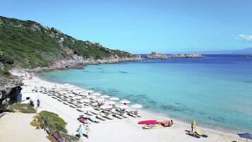 Una playa cerca