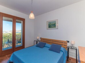 2 chambres, fer et planche à repasser