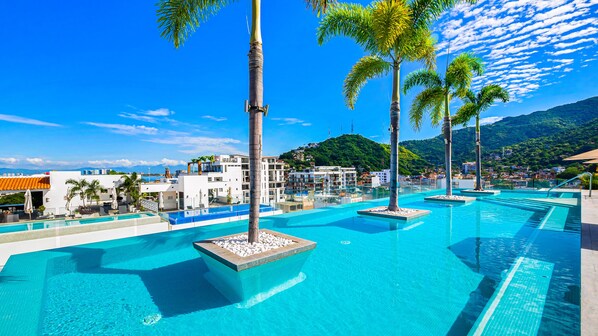 Alberca en la azotea y alberca climatizada