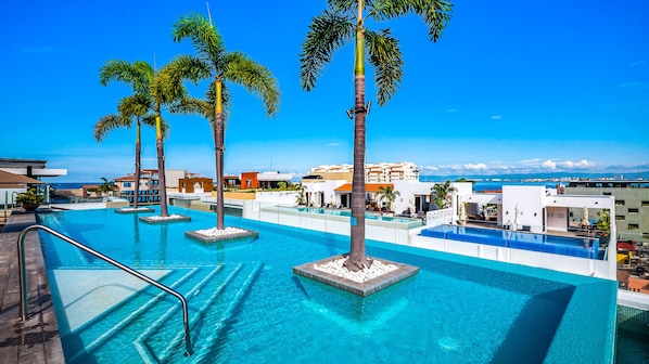 Alberca en la azotea y alberca climatizada